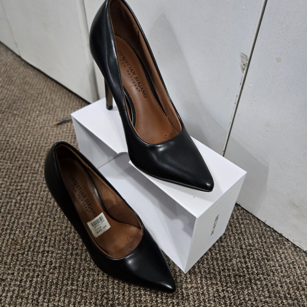 Heels - Picture 3 of 5